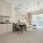 Luksusowe W Centrum Wroclawia Blisko Parku Z Klimatyzacja W Salonie By Renters *