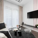 Luksusowe W Centrum Wroclawia Blisko Parku Z Klimatyzacja W Salonie By Renters Vratislav