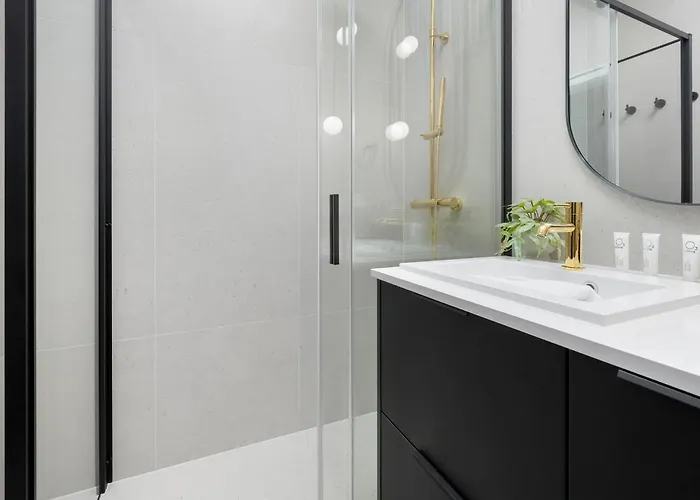 Luksusowe W Centrum Wroclawia Blisko Parku Z Klimatyzacja W Salonie By Renters