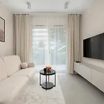 Luksusowe W Centrum Wroclawia Blisko Parku Z Klimatyzacja W Salonie By Renters Apartment