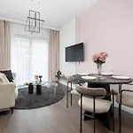 Luksusowe W Centrum Wroclawia Blisko Parku Z Klimatyzacja W Salonie By Renters Wroclaw