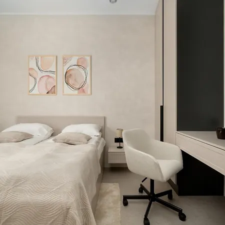 Luksusowe W Centrum Wroclawia Blisko Parku Z Klimatyzacja W Salonie By Renters Vratislav