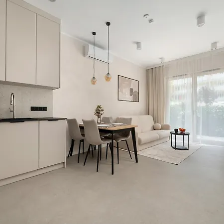 Luksusowe W Centrum Wroclawia Blisko Parku Z Klimatyzacja W Salonie By Renters *