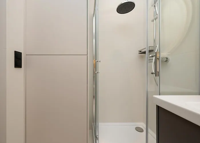 Luksusowe W Centrum Wroclawia Blisko Parku Z Klimatyzacja W Salonie By Renters * Wroclaw