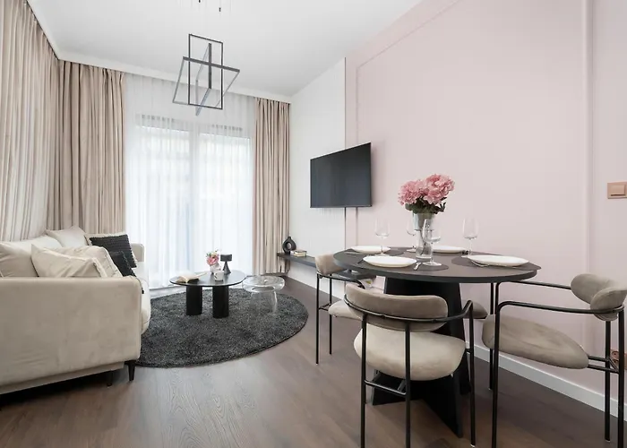 Luksusowe W Centrum Wroclawia Blisko Parku Z Klimatyzacja W Salonie By Renters Wroclaw